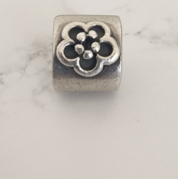 Pandora Daisy Charm - Picture 4 of 4
